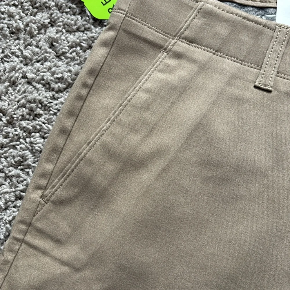 Haggar Men's Life Khaki Comfort Chino Flat Front Pant, Medium Khaki, 33x30